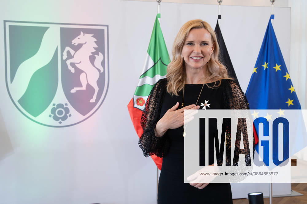 Schauspielerin Veronica FERRES mit dem NRW Verdienstorden, Ministerpraesident Hendrik WUEST zeichnet Buergerinnen und Buerger aus Nordrhein-Westfalen fuer ihr aussergewoehnliches Engagement fuer die Gesellschaft mit dem Verdienstorden des Landes aus, Verleihung des Verdienstordens des Landes Nordrhein-Westfalen in Duesseldorf am 24.08.2026