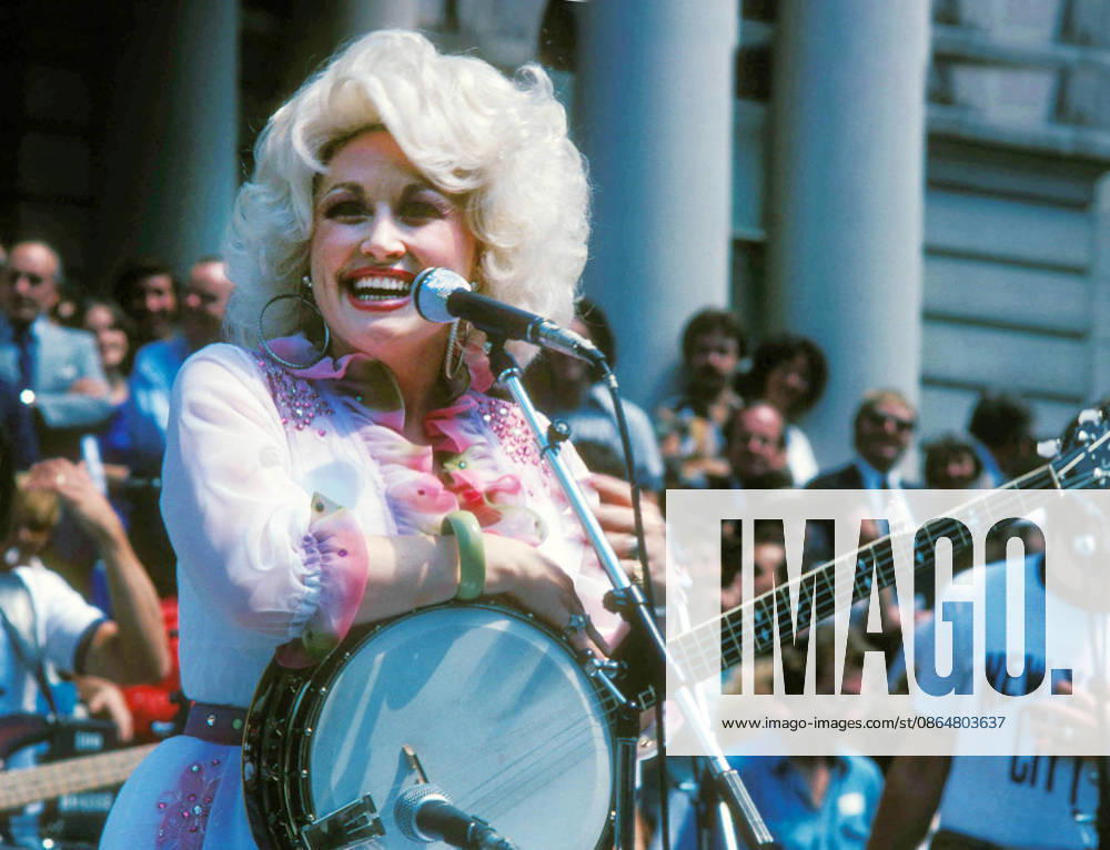 Dolly Parton 1977 Photo by Adam Scull-PHOTOlink MediaPunch