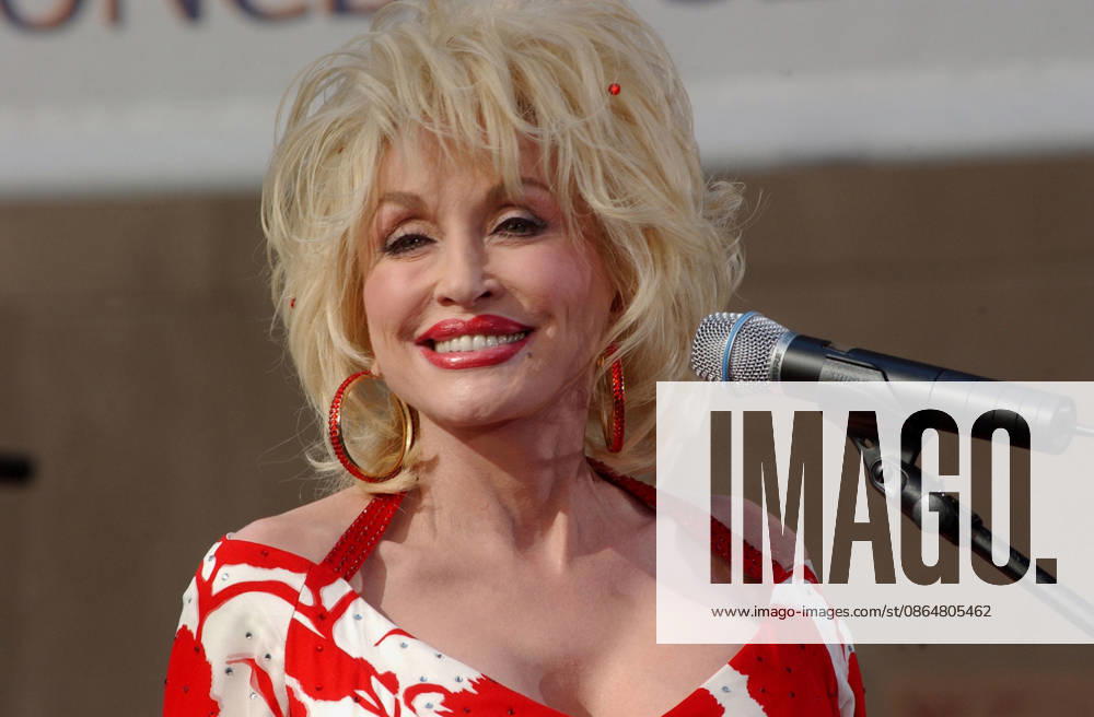 FILE PHOTOS**..Dolly Parton performs on the NBC Summer concert series at Rockefeller Plaza, NYC on 05 Jul, 2002. Ms. Parton died today at age 80. New York USA - ZUMAr334 20020704_znp_r334_004