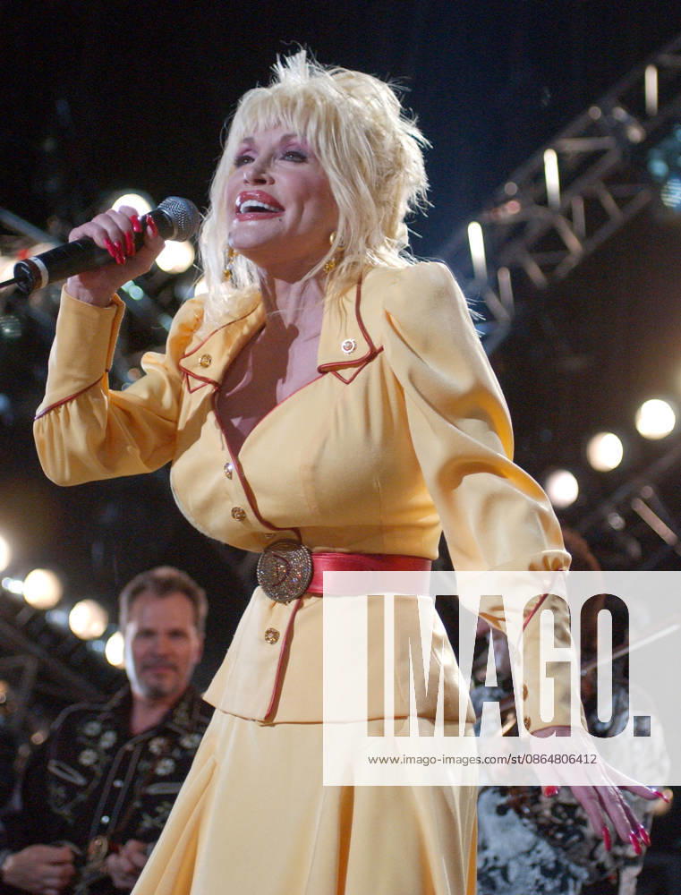 Nashville, Tennessee - Dolly Parton. 2005 CMA Music Festival held at The Coliseum. Nashville USA - ZUMAa123 20260825_zaa_a123_023