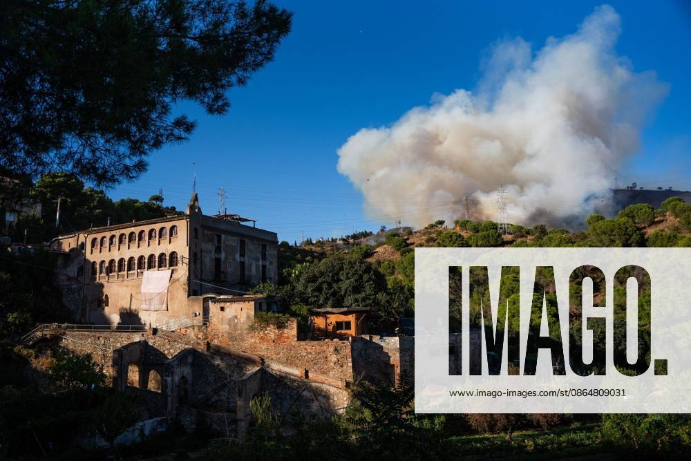 Wildfire Rages in Collserola. BARCELONA, SPAIN - AUGUST 25, 2026. Firefighters battle a devastating wildfire that has scorched dozens of hectares in Collserola Natural Park, prompting the precautionary evacuation of the Can Masdeu social center and several residential homes in the Torre Baro neighborhood. Barcelona Spain