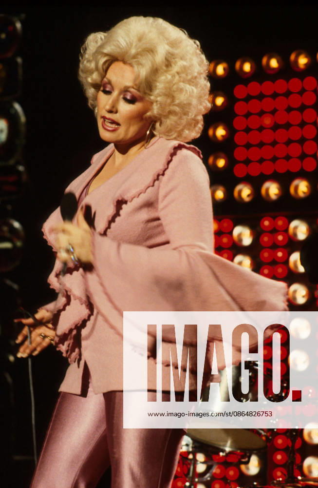 Amsterdam, Netherlands; DOLLY PARTON at the taping of a TV show, circa late 1970 s. Amsterdam Netherlands - ZUMAs246 19780615_mda_s246_775