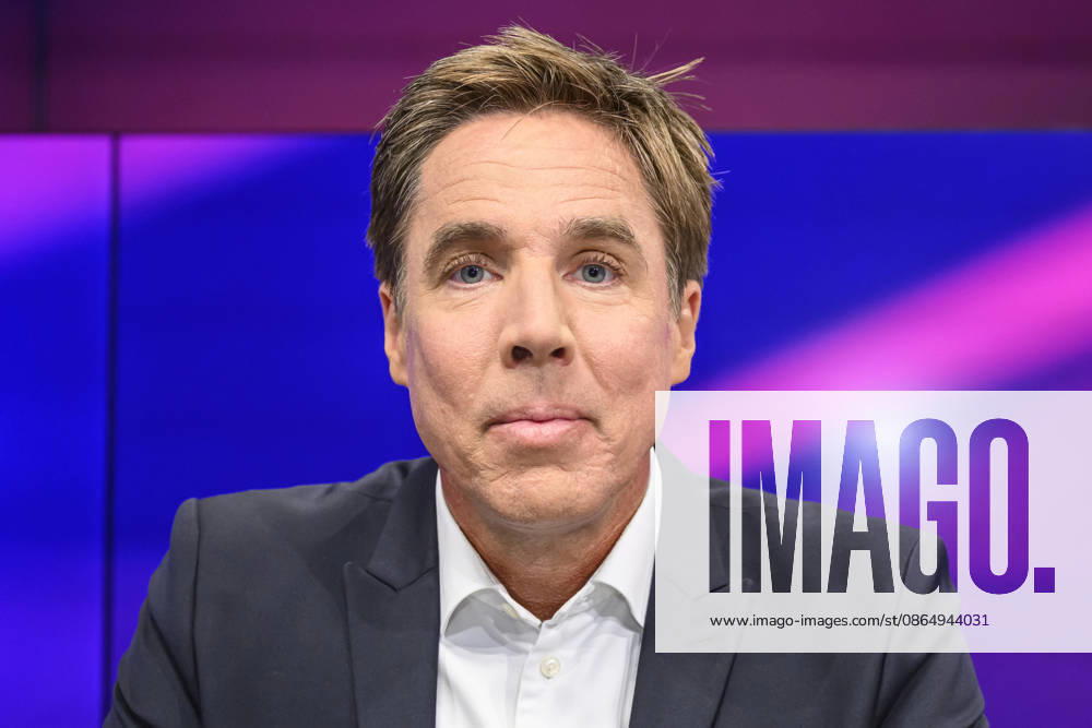V.l. Markus Feldenkirchen (Der Spiegel), GER, Berlin, Studio, zu Gast bei Maischberger, politische Talkshow, TV, Format, mit Moderatorin Sandra Maischberger, Das Erste, aus Adlershof Am Studio 20, 26.08.2026,