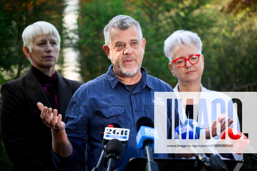 BIRD FLU PRESSER, BirdLife Australias Regent Honeyeater Recovery Advisor Mick Roderick (centre) speaks to media during a press conference at Taronga Zoo, Sydney, Friday, August 28, 2026. The NSW Government has commenced a rollout of targeted vaccinations for vulnerable species of birds to help protect them against H5 avian influenza (bird flu). ( NO ARCHIVING SYDNEY NEW SOUTH WALES AUSTRALIA