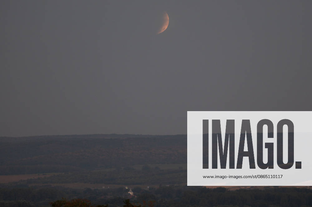 Partial lunar eclipse observed from Northern Hungary ZSUJTA, HUNGARY - AUGUST 28: A partial lunar eclipse, caused by the Moon passing through Earth s shadow, is observed above a tiny village of Zsujta, Hungary, on August 28, 2026. Robert Nemeti Anadolu Zsujta Hungary. Editorial use only. Please get in touch for any other usage.