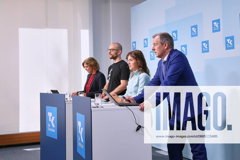 Berlin, Deutschland, 27.08.2026: Haus der Bundespressekonferenz: Techniker Krankenkasse - Social-Media-Report: Jugend zwischen Like und Limit: L-R: Anne Kraemer, Valentin Dander, Lilli Berthold, Peter Wendt