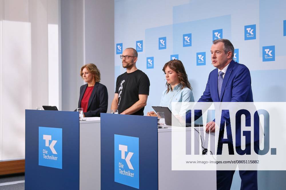Berlin, Deutschland, 27.08.2026: Haus der Bundespressekonferenz: Techniker Krankenkasse - Social-Media-Report: Jugend zwischen Like und Limit: L-R: Anne Kraemer, Valentin Dander, Lilli Berthold, Peter Wendt