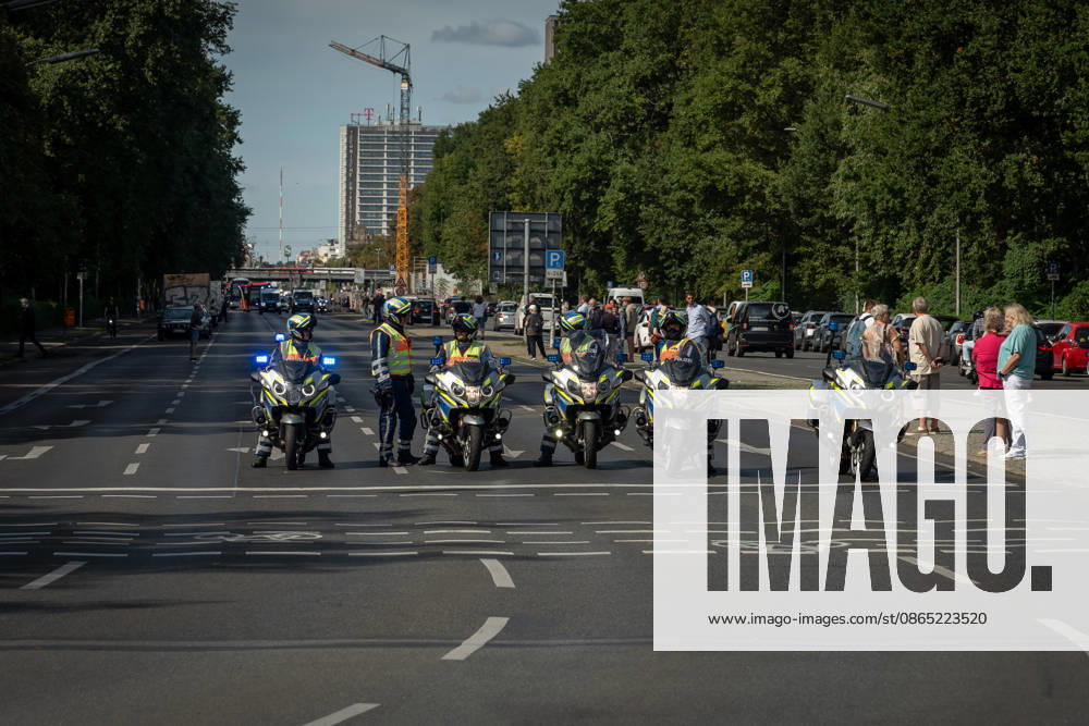 Fahrzeugkorso, 175-jähriges Jubiläum, Berliner Feuerwehr Berlin, Fahrzeugkorso der Berliner Feuerwehr, 175-jähriges Jubiläum, Großer Stern, Notruf 112, Polizei Berlin Berlin GER
