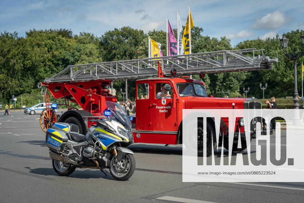 Fahrzeugkorso, 175-jähriges Jubiläum, Berliner Feuerwehr Berlin, Fahrzeugkorso der Berliner Feuerwehr, 175-jähriges Jubiläum, Großer Stern, Notruf 112 Berlin Berlin GER