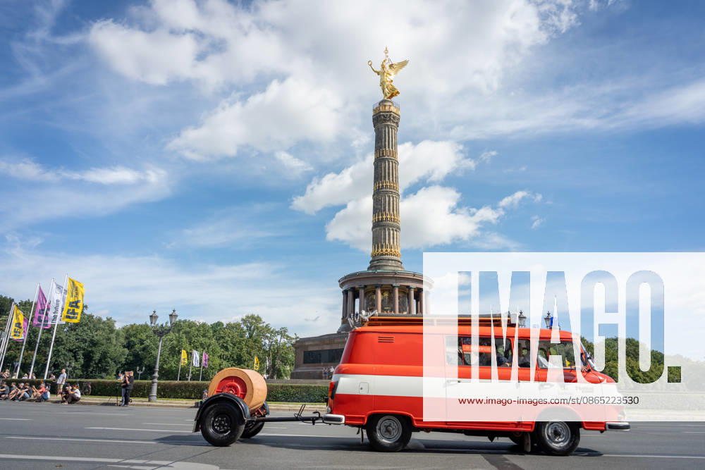 Fahrzeugkorso, 175-jähriges Jubiläum, Berliner Feuerwehr Berlin, Fahrzeugkorso der Berliner Feuerwehr, 175-jähriges Jubiläum, Großer Stern, Notruf 112 Berlin Berlin GER