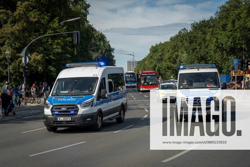 Fahrzeugkorso, 175-jähriges Jubiläum, Berliner Feuerwehr Berlin, Fahrzeugkorso der Berliner Feuerwehr, 175-jähriges Jubiläum, Großer Stern, Notruf 112, Polizei Berlin Berlin GER