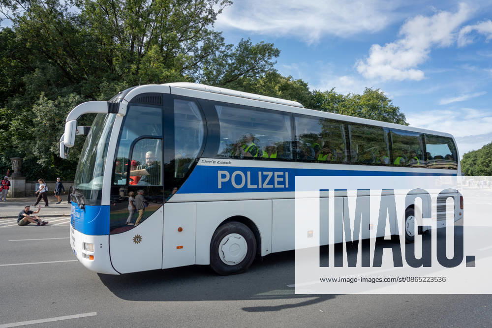 Fahrzeugkorso, 175-jähriges Jubiläum, Berliner Feuerwehr Berlin, Fahrzeugkorso der Berliner Feuerwehr, 175-jähriges Jubiläum, Großer Stern, Notruf 112, Polizei Berlin Berlin GER