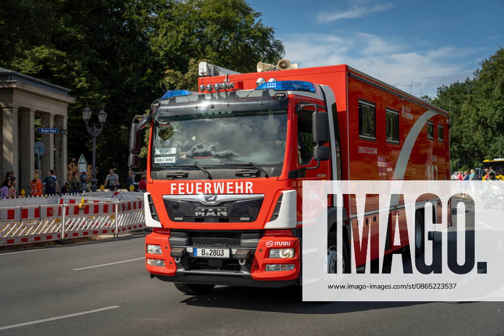 Fahrzeugkorso, 175-jähriges Jubiläum, Berliner Feuerwehr Berlin, Fahrzeugkorso der Berliner Feuerwehr, 175-jähriges Jubiläum, Großer Stern, Notruf 112 Berlin Berlin GER
