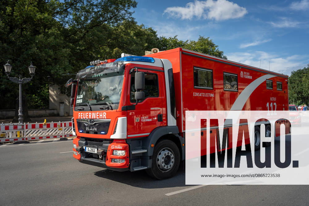Fahrzeugkorso, 175-jähriges Jubiläum, Berliner Feuerwehr Berlin, Fahrzeugkorso der Berliner Feuerwehr, 175-jähriges Jubiläum, Großer Stern, Notruf 112 Berlin Berlin GER