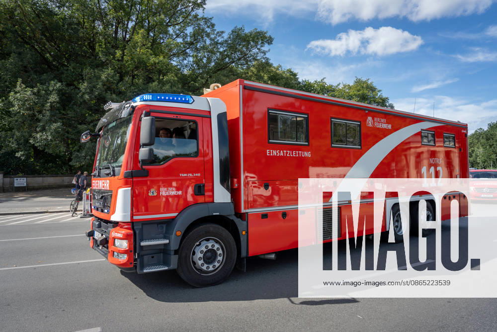 Fahrzeugkorso, 175-jähriges Jubiläum, Berliner Feuerwehr Berlin, Fahrzeugkorso der Berliner Feuerwehr, 175-jähriges Jubiläum, Großer Stern, Notruf 112 Berlin Berlin GER