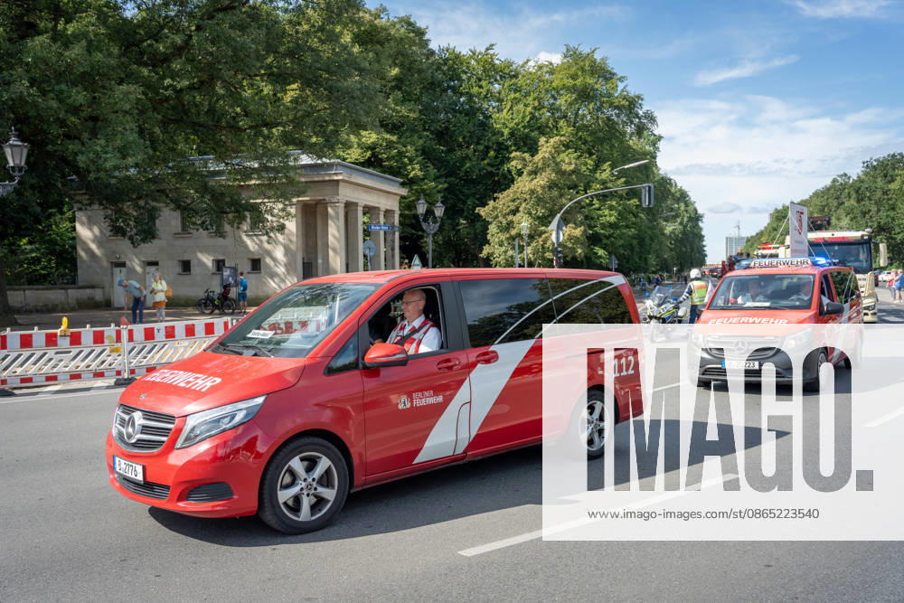 Fahrzeugkorso, 175-jähriges Jubiläum, Berliner Feuerwehr Berlin, Fahrzeugkorso der Berliner Feuerwehr, 175-jähriges Jubiläum, Großer Stern, Notruf 112 Berlin Berlin GER