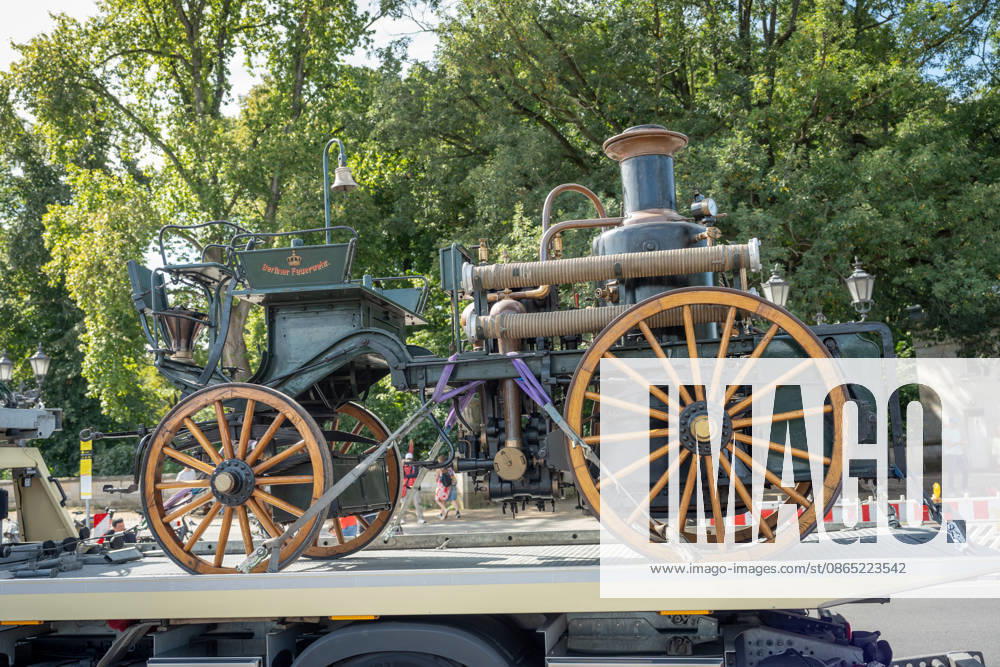 Fahrzeugkorso, 175-jähriges Jubiläum, Berliner Feuerwehr Berlin, Fahrzeugkorso der Berliner Feuerwehr, 175-jähriges Jubiläum, Großer Stern, Notruf 112 Berlin Berlin GER