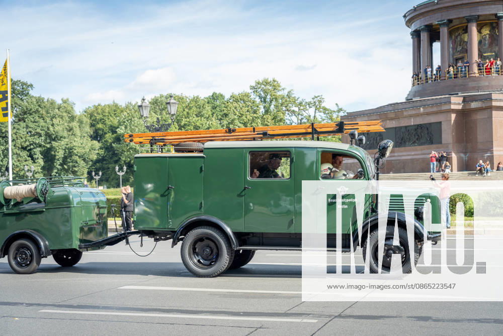 Fahrzeugkorso, 175-jähriges Jubiläum, Berliner Feuerwehr Berlin, Fahrzeugkorso der Berliner Feuerwehr, 175-jähriges Jubiläum, Großer Stern, Notruf 112 Berlin Berlin GER