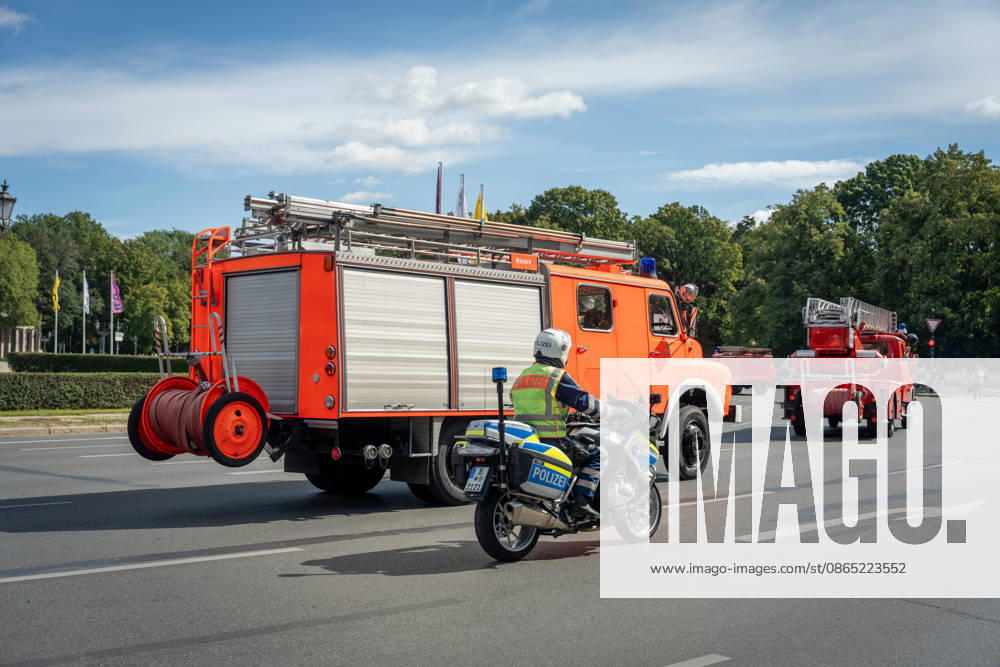 Fahrzeugkorso, 175-jähriges Jubiläum, Berliner Feuerwehr Berlin, Fahrzeugkorso der Berliner Feuerwehr, 175-jähriges Jubiläum, Großer Stern, Notruf 112 Berlin Berlin GER