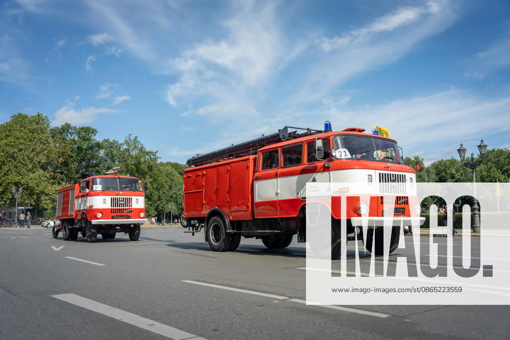 Fahrzeugkorso, 175-jähriges Jubiläum, Berliner Feuerwehr Berlin, Fahrzeugkorso der Berliner Feuerwehr, 175-jähriges Jubiläum, Großer Stern, Notruf 112 Berlin Berlin GER