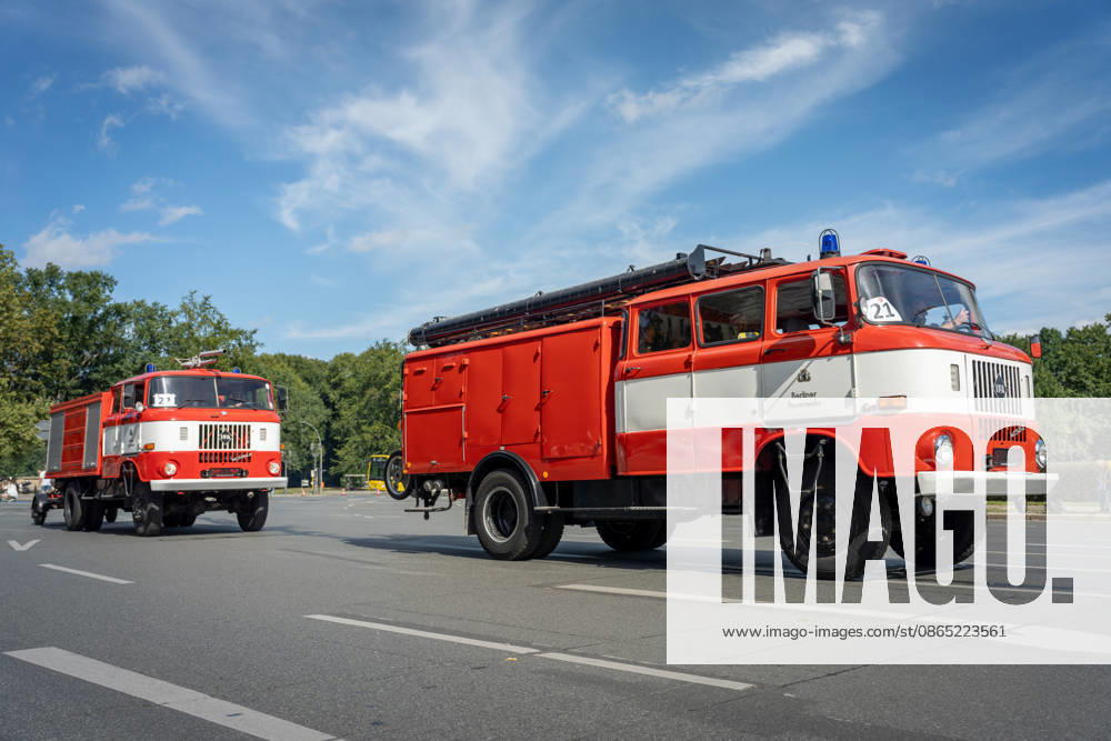 Fahrzeugkorso, 175-jähriges Jubiläum, Berliner Feuerwehr Berlin, Fahrzeugkorso der Berliner Feuerwehr, 175-jähriges Jubiläum, Großer Stern, Notruf 112 Berlin Berlin GER