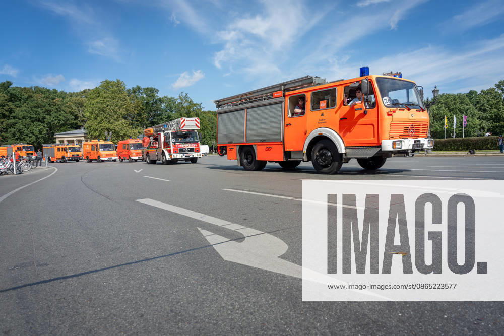 Fahrzeugkorso, 175-jähriges Jubiläum, Berliner Feuerwehr Berlin, Fahrzeugkorso der Berliner Feuerwehr, 175-jähriges Jubiläum, Großer Stern, Notruf 112 Berlin Berlin GER