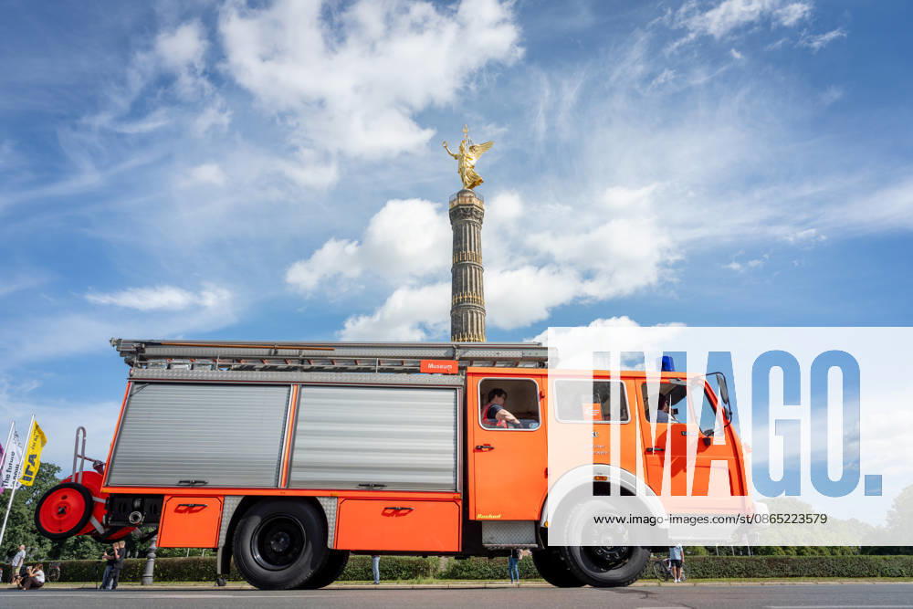 Fahrzeugkorso, 175-jähriges Jubiläum, Berliner Feuerwehr Berlin, Fahrzeugkorso der Berliner Feuerwehr, 175-jähriges Jubiläum, Großer Stern, Notruf 112 Berlin Berlin GER