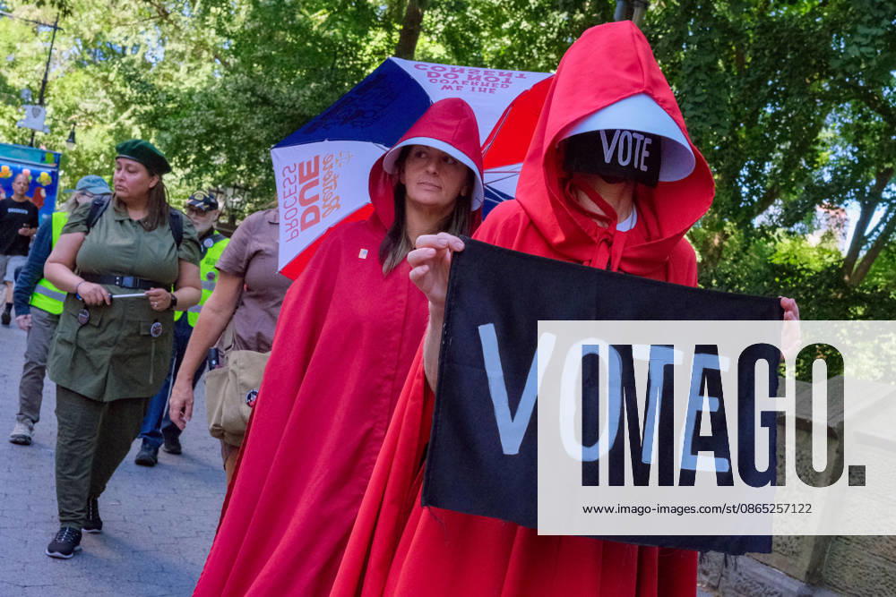 Along Central Park the National Handmaiden Army and their visual imagery in NYC silently protesting.Donald Trump, the lack of womens rights, government policies, reproductive rights, getting out the Vote,.gender discrimination and body autonomy. They are striking symbols of political defiance and solidarity. New York USA - ZUMAh156 20260829_znp_h156_003