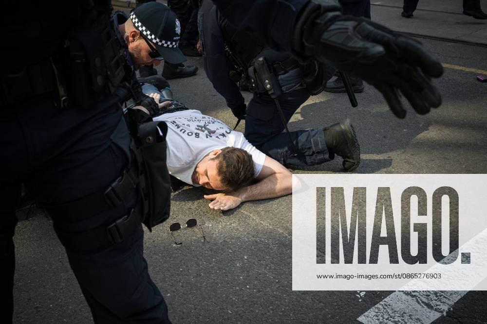 ANTI IMMIGRATION RALLY, Police make an arrest as protestors clash during a far right March for Australia anti-immigration rally in Melbourne, Sunday, August 30, 2026. ( NO ARCHIVING MELBOURNE VICTORIA AUSTRALIA