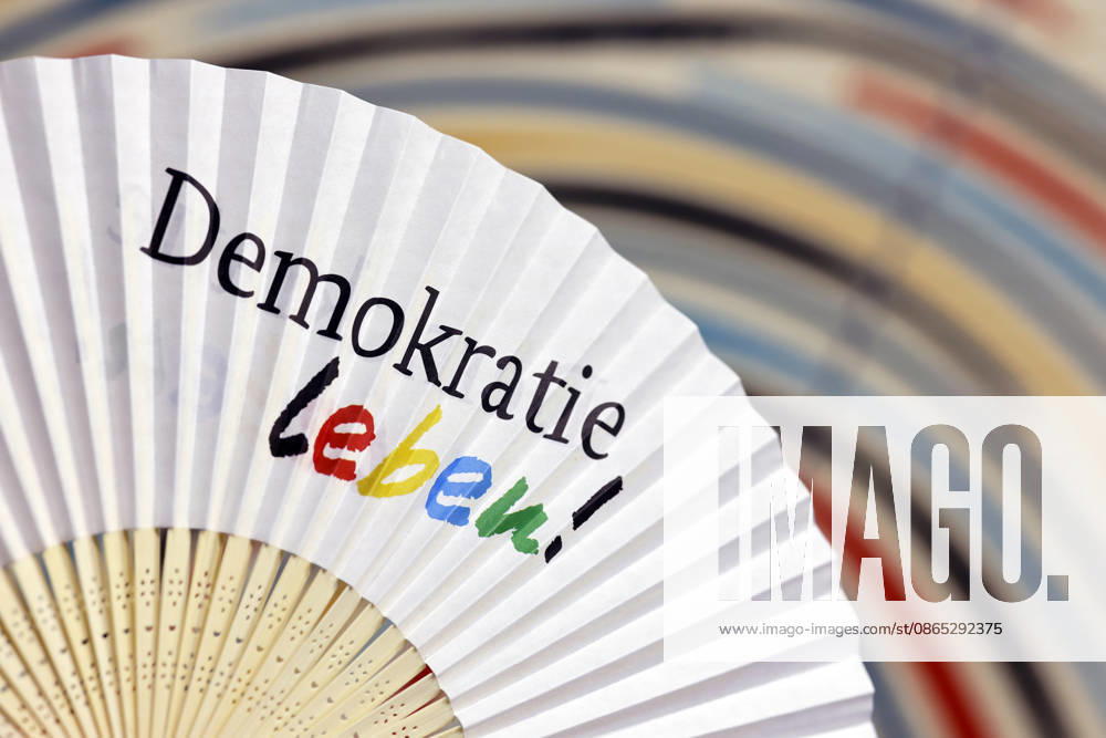 Ein Fächer am Stand der Organisation Demokratie Leben! zu sehen auf der weltgrößten Computerspielmesse Gamescom 26 in der Koelnmesse. (Themenbild, Symbolbild) Köln, 30.08.2026 NRW Deutschland