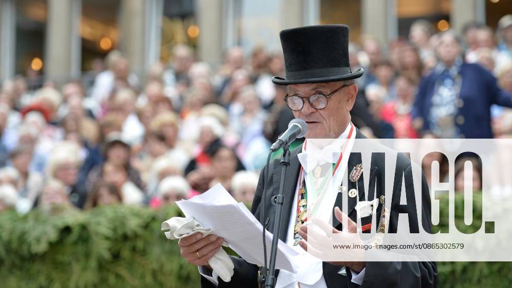 Schützen und Gäste genießen am Sonntag, den 30.08.2026, das Bürgerschützenfest in Neuss. Deutschland NRW Neuss