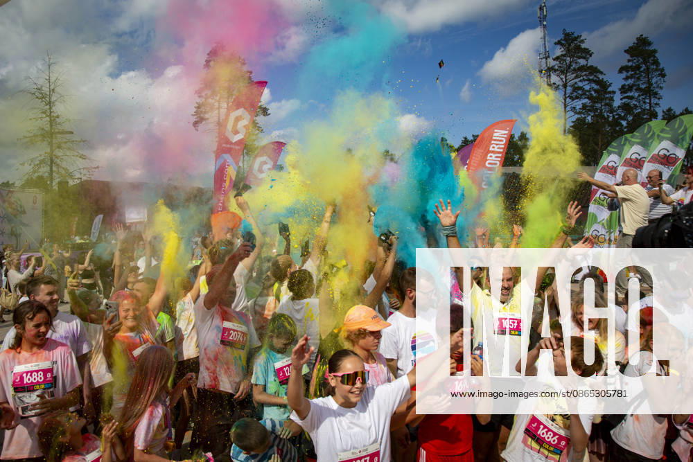 Jurmala, Latvija: People take part in the Color Run in Jurmala, Latvia, Aug. 30, 2026. The 5 km race was held in Jurmala. Jurmala Latvija - ZUMAp305 20260830_zip_p305_004