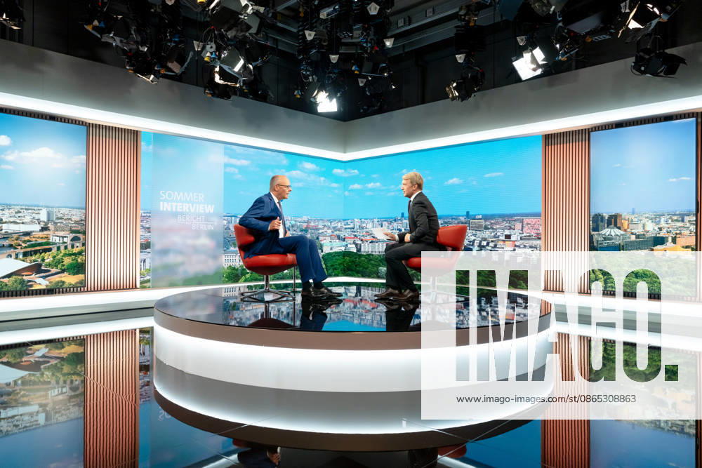 ARD-Sommerinterview, Bundeskanzler, Friedrich Merz Berlin, ARD-Sommerinterview, Bundeskanzler, Friedrich Merz, CDU, Moderator, Markus Preiß, ARD-Hauptstadtstudio Berlin Berlin GER