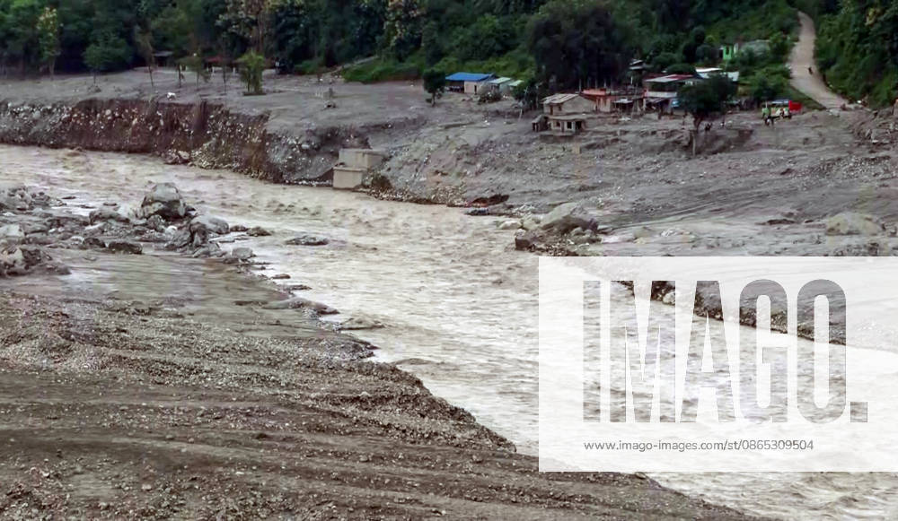 Trishuli River Flows Through Eroded Banks and Affected Settlements After Devastating Flash Floods Nuwakot Nepal , Aug 30 (ANI): Trishuli River flows with heavy sediment and debris past eroded bank and affected settlements in the aftermath of the devastating flash floods, in Nuwakot on Sunday. (ANI Video Grab) Nuwakot Nepal India