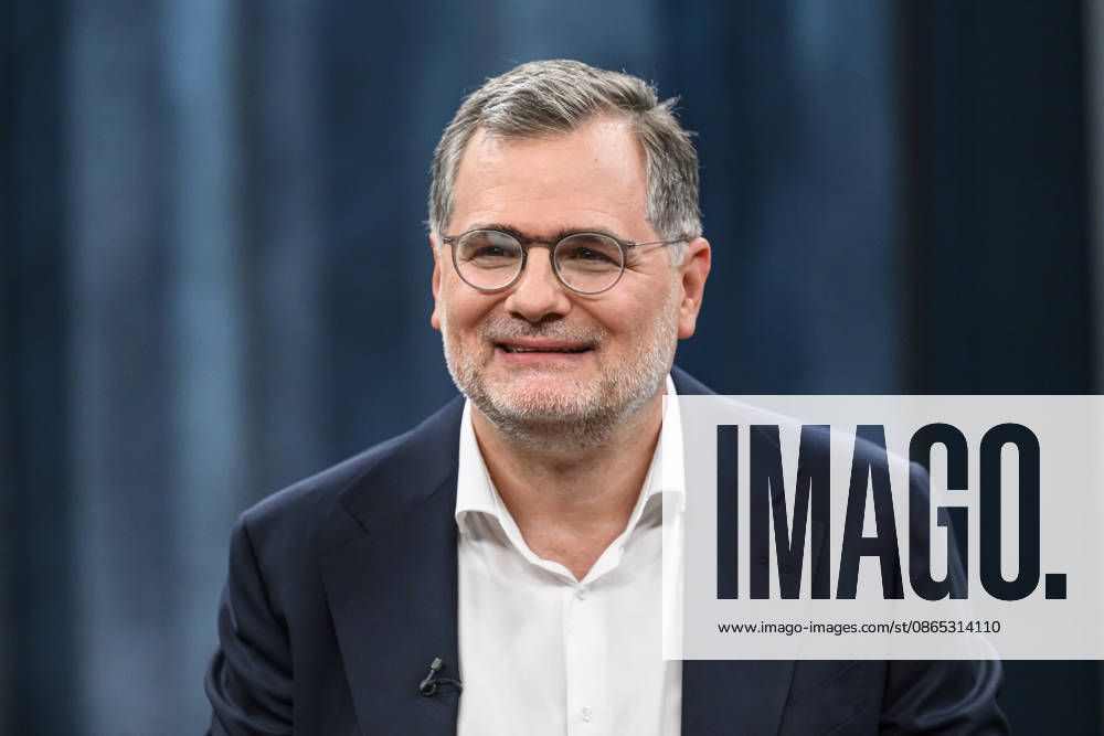 Im Bild v.l.: Wolfgang Schmidt, ehemaliger Kanzleramtschef und Beauftragter für die Nachrichtendienste, SPD, GER, Berlin, Studio, zu Gast bei - Caren Miosga, Polittalk, TV, Format, Aufzeichnung, aufgezeichnet, Das Erste, aus Adlershof - am Studio 20, Thema: Russlands hybrider Krieg - wie groß ist die Gefahr für Deutschland?, 30.08.2026,