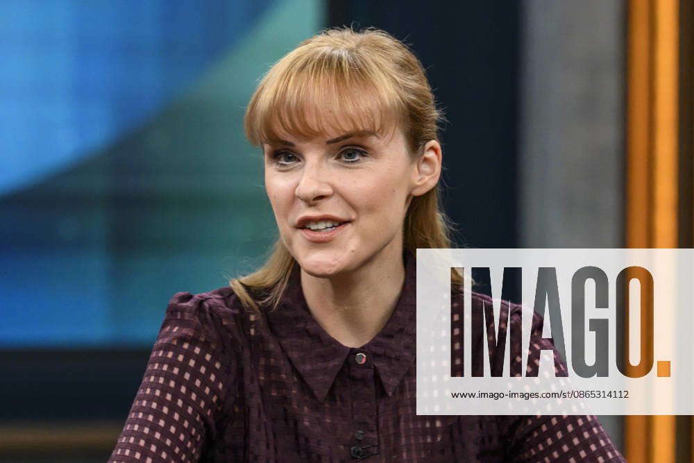 Im Bild v.l.: Hanna Notte, Sicherheits- und Russland-Expertin, Direktorin des Eurasien- Programms am James Martin Center for Nonproliferation Studies (CNS), GER, Berlin, Studio, zu Gast bei - Caren Miosga, Polittalk, TV, Format, Aufzeichnung, aufgezeichnet, Das Erste, aus Adlershof - am Studio 20, Thema: Russlands hybrider Krieg - wie groß ist die Gefahr für Deutschland?, 30.08.2026,