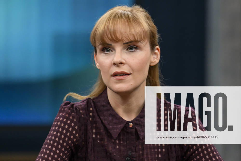 Im Bild v.l.: Hanna Notte, Sicherheits- und Russland-Expertin, Direktorin des Eurasien- Programms am James Martin Center for Nonproliferation Studies (CNS), GER, Berlin, Studio, zu Gast bei - Caren Miosga, Polittalk, TV, Format, Aufzeichnung, aufgezeichnet, Das Erste, aus Adlershof - am Studio 20, Thema: Russlands hybrider Krieg - wie groß ist die Gefahr für Deutschland?, 30.08.2026,