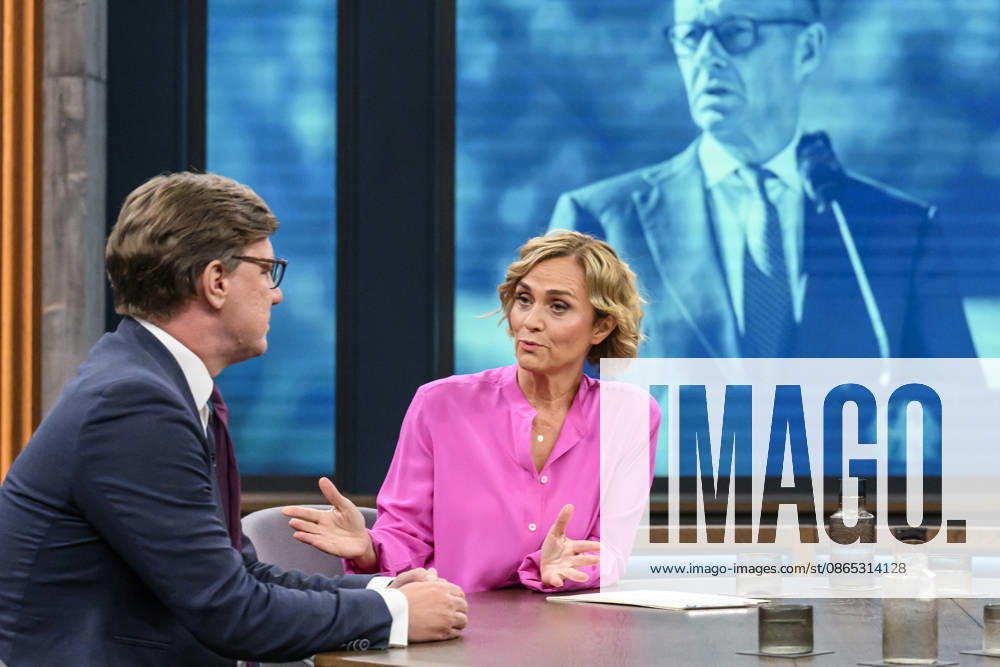 Im Bild v.l.: Nico Lange, Direktor des Instituts für Risikoanalysen und Internationale Sicherheit, im Gespraech mit Caren Miosga, GER, Berlin, Studio, zu Gast bei - Caren Miosga, Polittalk, TV, Format, Aufzeichnung, aufgezeichnet, Das Erste, aus Adlershof - am Studio 20, Thema: Russlands hybrider Krieg - wie groß ist die Gefahr für Deutschland?, 30.08.2026,