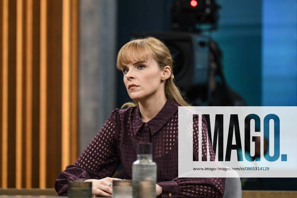 Im Bild v.l.: Hanna Notte, Sicherheits- und Russland-Expertin, Direktorin des Eurasien- Programms am James Martin Center for Nonproliferation Studies (CNS), GER, Berlin, Studio, zu Gast bei - Caren Miosga, Polittalk, TV, Format, Aufzeichnung, aufgezeichnet, Das Erste, aus Adlershof - am Studio 20, Thema: Russlands hybrider Krieg - wie groß ist die Gefahr für Deutschland?, 30.08.2026,