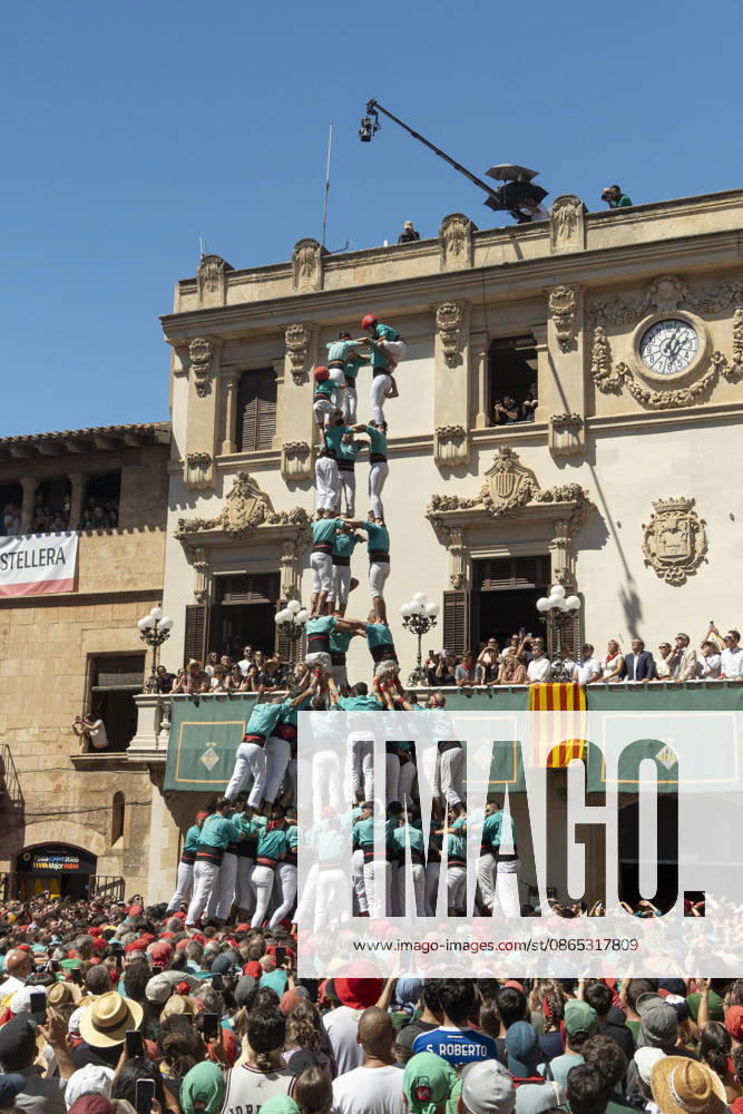 Historic day in Vilafranca del PenedÂ?s, where several castellers groups, including the host team and reigning champions of the last Castellers Championship, pushed the limits, sending the crowd into a frenzy with a spectacular display of Catalan culture, recognized as Intangible Cultural Heritage of Humanity. Vilafranca Del Penedes Spain - ZUMAr179 20260830_zip_r179_032