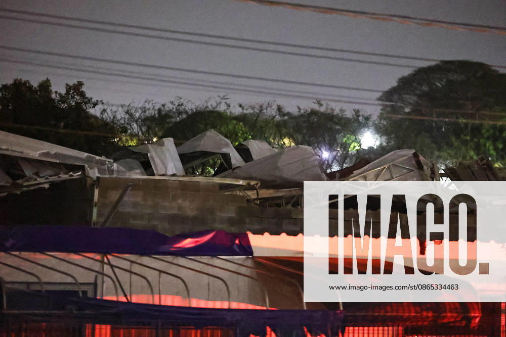 CAMPINAS, SP - 30.08.2026: TEMPORAL PROVOCA ESTRAGOS EM CAMPINAS - The storm that hit Campinas (SP) on Sunday afternoon (30) ripped the roof off the Paranapanema Health Center and the Brigida Chinaglia Costa CEI, on Rua Boaventura Lemos, in Jardim Guarani. The street was left without power and CPFL reported that it was working to restore the service. x3007581x LeandroxFerreira