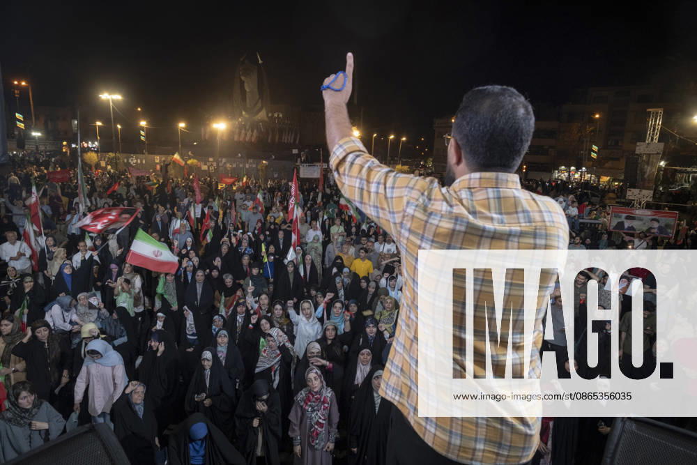 Nightly Pro-Government Rally In Tehran, Iran Pro-government supporters take part in a nightly rally in downtown Tehran, Iran, on August 30, 2026. U.S. forces strike two Iranian military launchers on Larak Island in the Strait of Hormuz on August 30, in the first reported U.S. attack on Iranian territory since late July. Tehran Tehran Iran