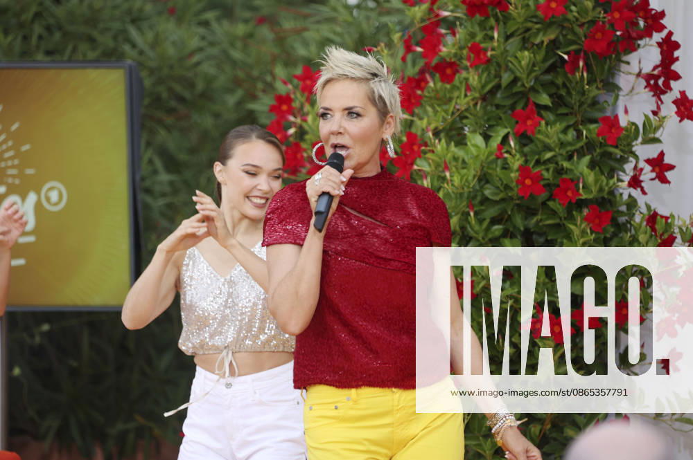 Inka Bause in der ARD TV-Show Immer wieder sonntags im Europa-Park. Rust