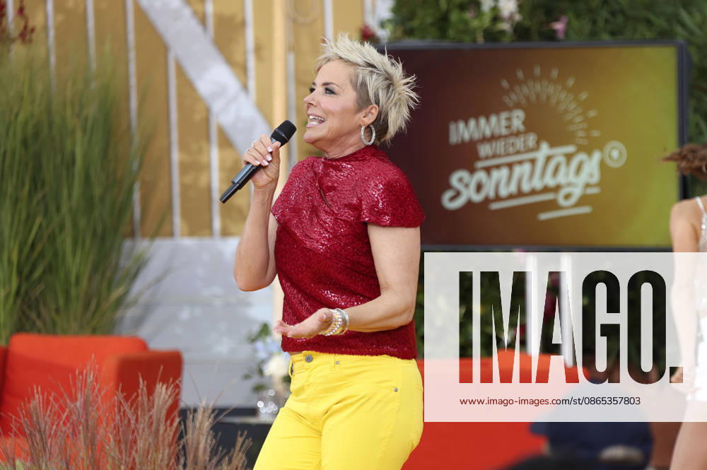 Inka Bause in der ARD TV-Show Immer wieder sonntags im Europa-Park. Rust