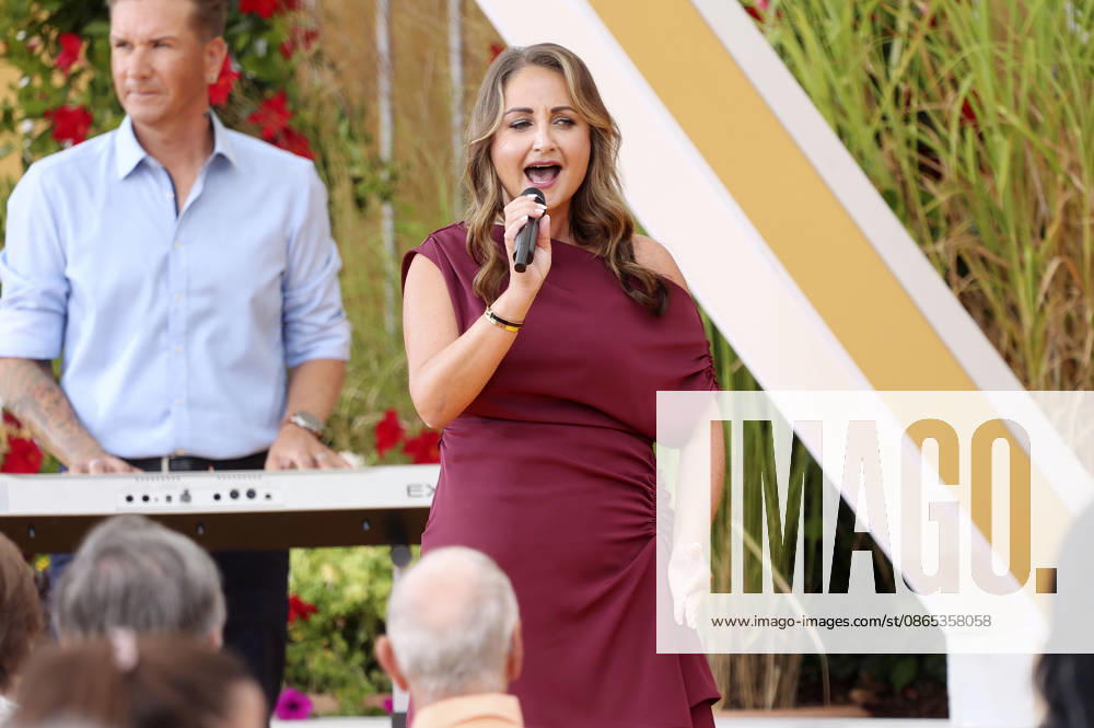 Eva Luginger in der ARD TV-Show Immer wieder sonntags im Europa-Park. Rust