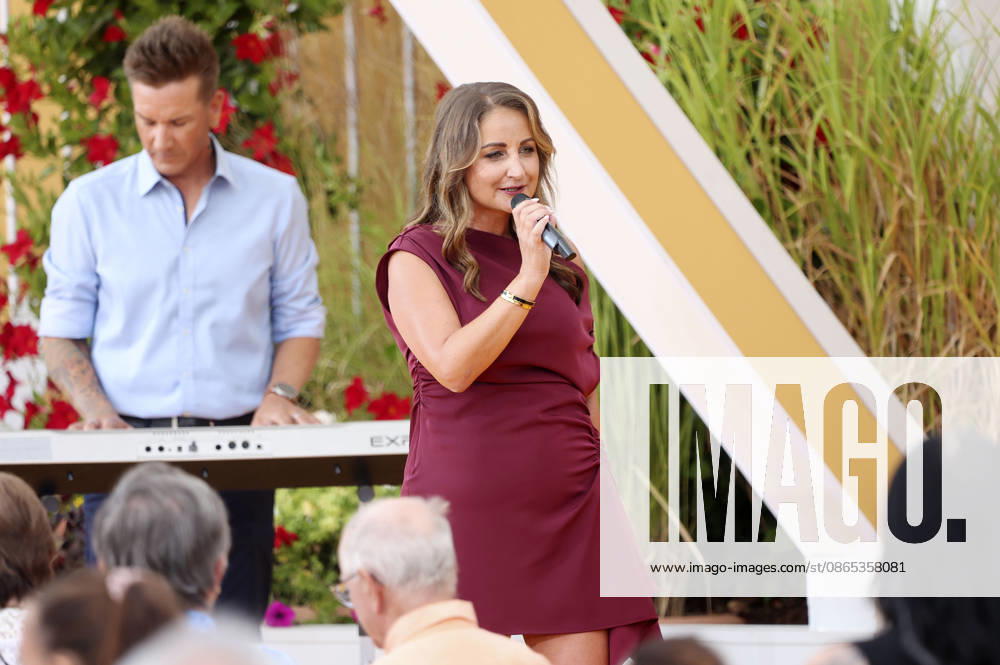Eva Luginger in der ARD TV-Show Immer wieder sonntags im Europa-Park. Rust