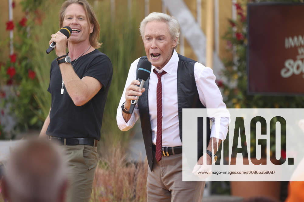 Mike Kraus mit Vater Peter Kraus in der ARD TV-Show Immer wieder sonntags im Europa-Park. Rust