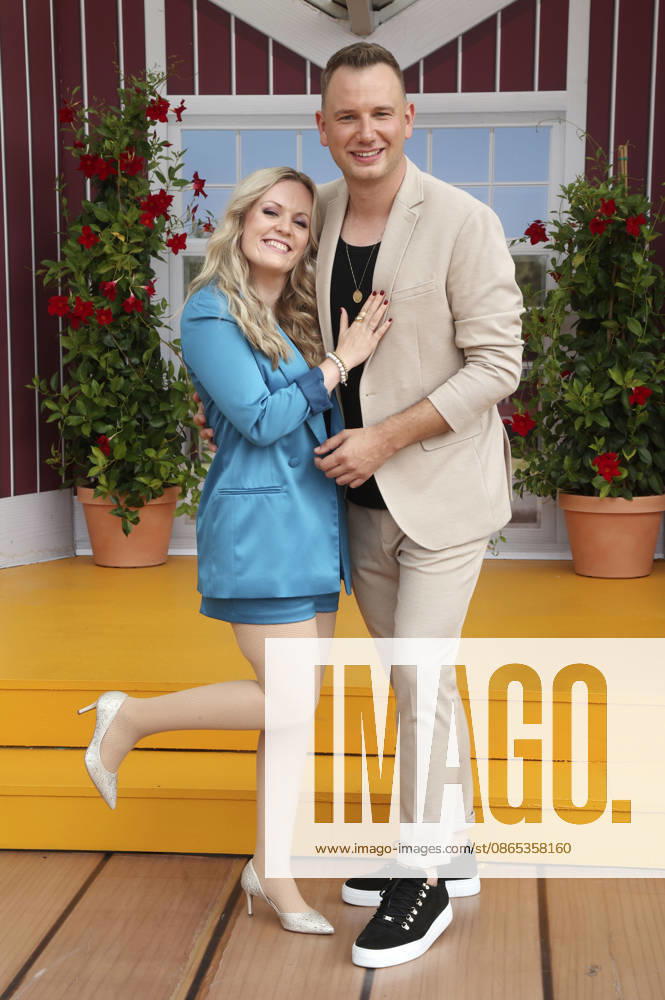 Zwei wie Eins in der ARD TV-Show Immer wieder sonntags im Europa-Park. Rust