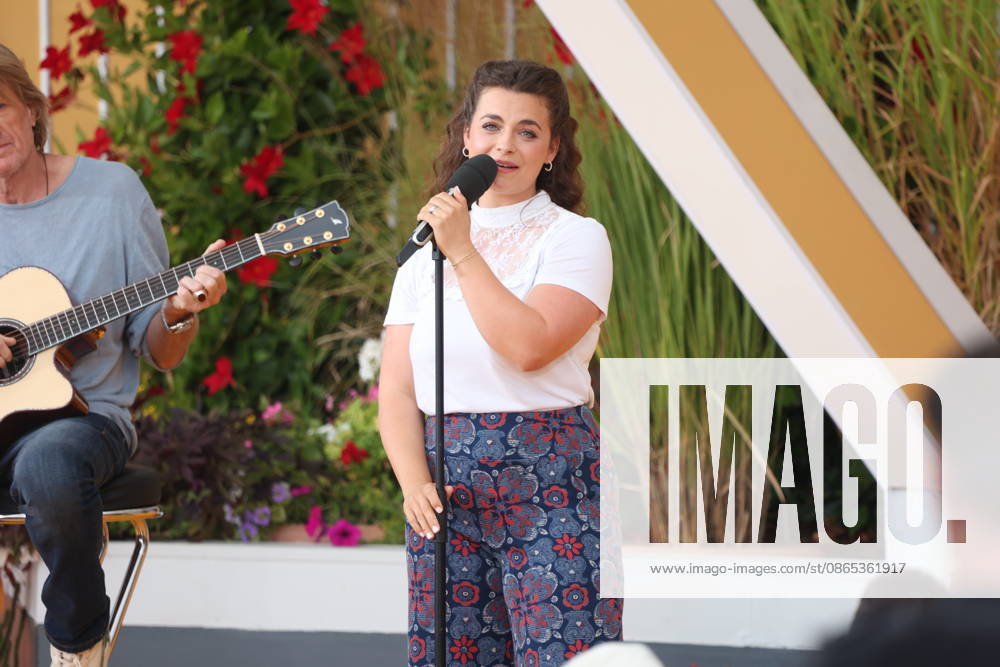 Ronja Forcher in der ARD TV-Show Immer wieder sonntags im Europa-Park. Rust