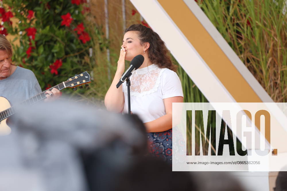 Ronja Forcher in der ARD TV-Show Immer wieder sonntags im Europa-Park. Rust